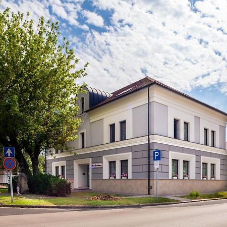Corso Lux Apartman Gyula Exterior foto